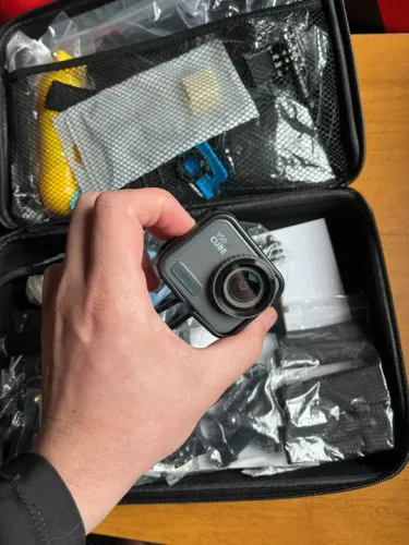 Câmera de Ação AKASO V50 X Cube 4K + Kit Completo