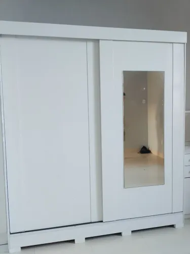 Vendo guarda-roupa semi-novo todo perfeito com entrega e montagem 