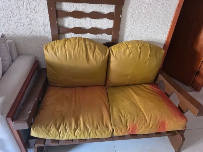 Sofá madeira maciça 2 lugares Móveis GRAMADO