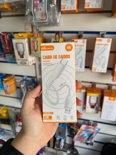 Cabo tipo C para dados e carregamento