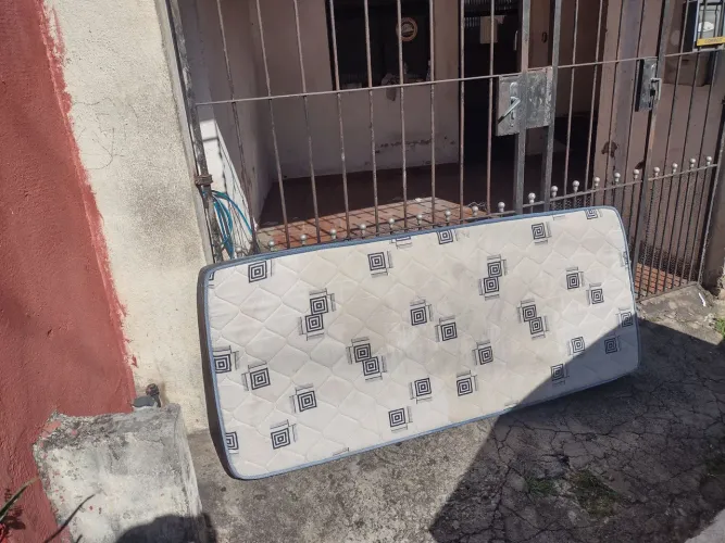 Vendo colchão de solteiro Ortobom
