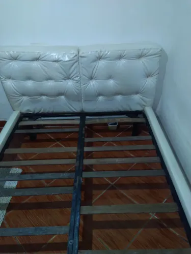 Cama de casal Tok stok com encosto