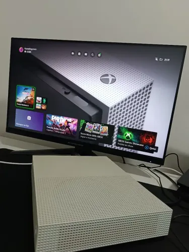 Xbox one S 1TB + 1 Controle