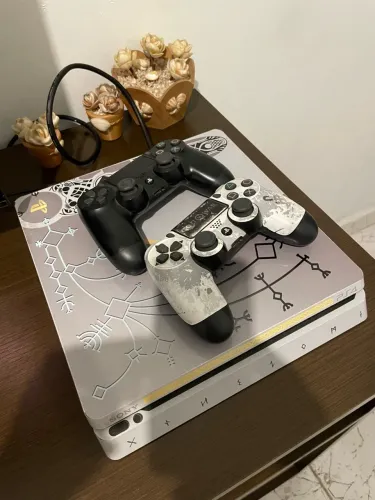 Ps4 slim 1TB Desbloqueado Gold Hen