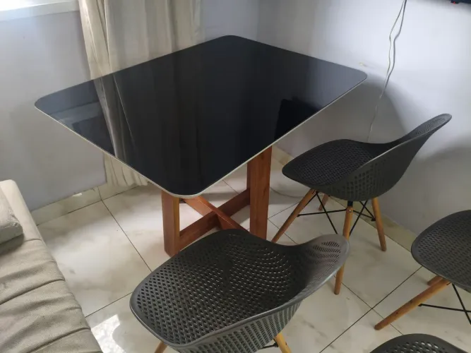 Mesa de cozinha com 4 cadeiras