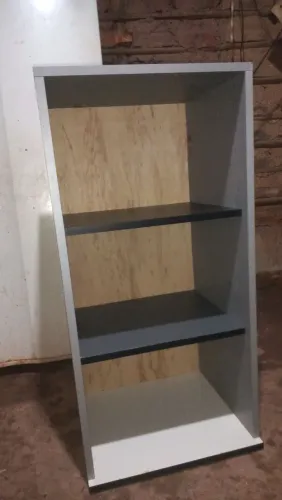 Estante planejada por 83 altura 40 de comprimento e 36 de fundo