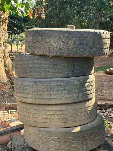 28 Pneus 275/70 R22.5 Michelin, Bridgestone e Dunlop | Lote ou Unidade