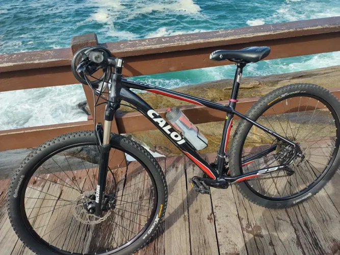Bicicleta aro 29 Shimano Deore 20 marchas muito nova
