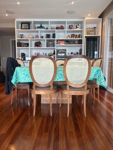 Mesa linda quadrada 8 lugares (base madeira)