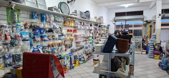 VENDE-SE CASA DE RAÇÃO/MATERIAL 