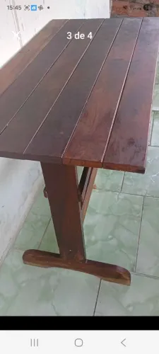 Mesa de madeira maciça