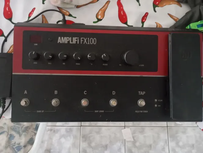 PEDALEIRA DE GUITARRA - LINE 6 AMPLIFI FX 100 EXCELENTE