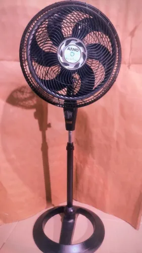 Ventilador r$180. Funcionando ótimo. Entrega. 