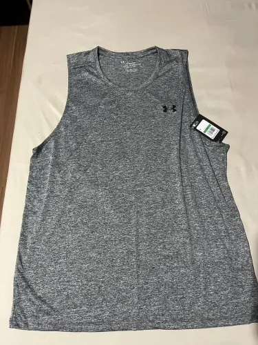 Regata Under Armour G na etiqueta
