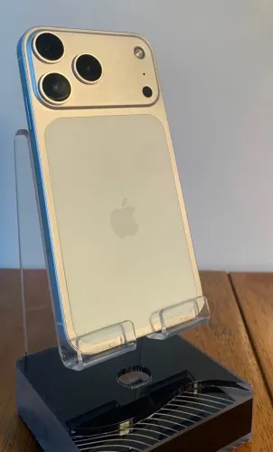 Celular IPhone XR transformado 17pro