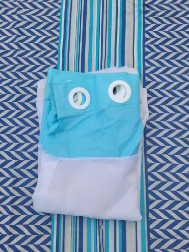 Cortina Azul e Branca com Ilhós - 1,70?x?2,00?m