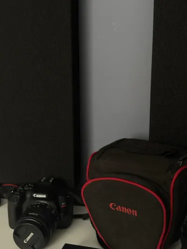 Canon SL3 + Kit Lente 18-55mm