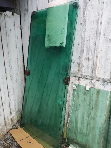 Jogo de Vidros Temperados Verdes c/ Ferragens - Portas e Janelas