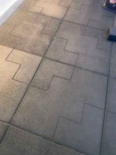 80 m² de Piso emborrachado 15mm (50x50)