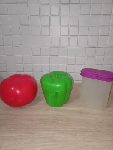 3 Tupperware por 50,00