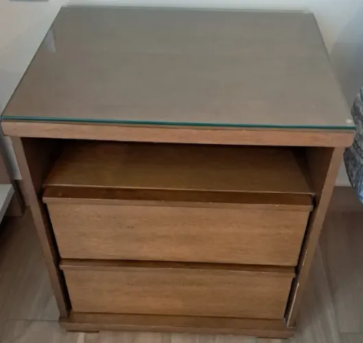 Mesa de Cabeceira / Criado-Mudo Madeira com Tampo de Vidro