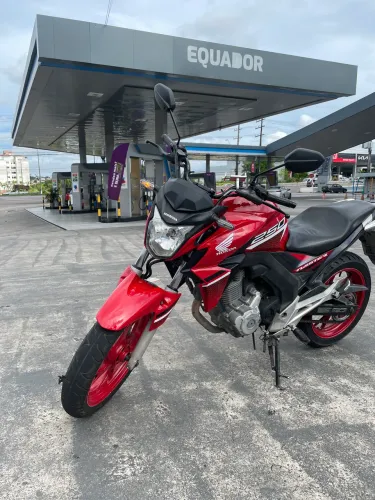 CB Twister 2020 com pintura do modelo 2022