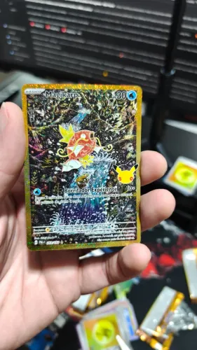 Carta Pokemon TCG 30 anos coleção clássica Magikarp (203/193)