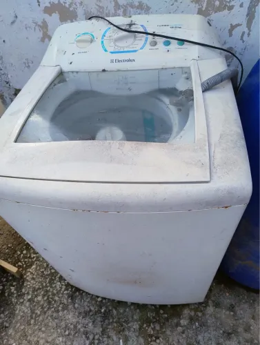 Vendo duas máquinas de lavar para retirada de peças 