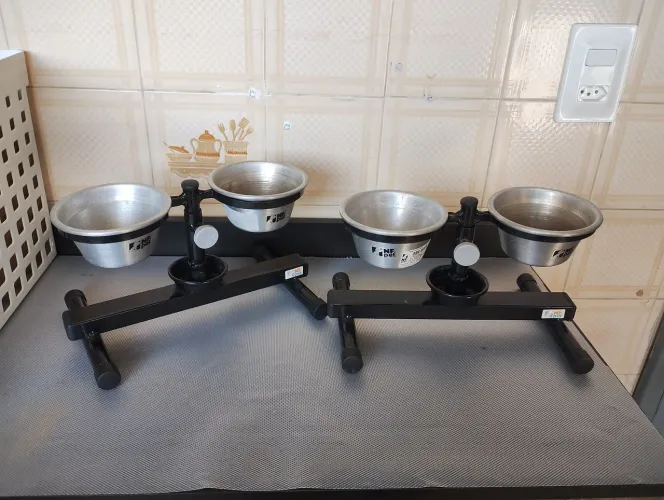 Vendo dois comedouros/bebedouros PET(elevado duplo ajustável)