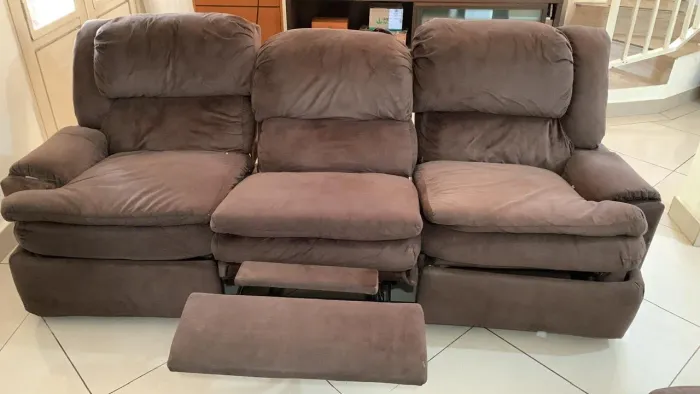 Sofá 6 lugares, sendo 3 reclináveis 