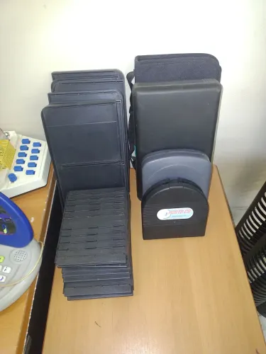 Porta Cds, vários modelos e tamanhos, em tecido, metal e pvc, bom estado.