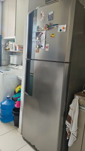 Vendo geladeira Eletrolux Inox. Tudo funcionando!! 