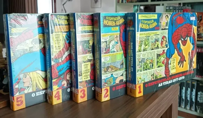 O ESPETACULAR HOMEM-ARANHA: AS TIRAS (Coleção Completa em 05 Volumes). NOVOS LACRADOS.