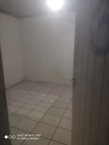 Quarto com Banheiro (Aluga-se) (Uberaba)