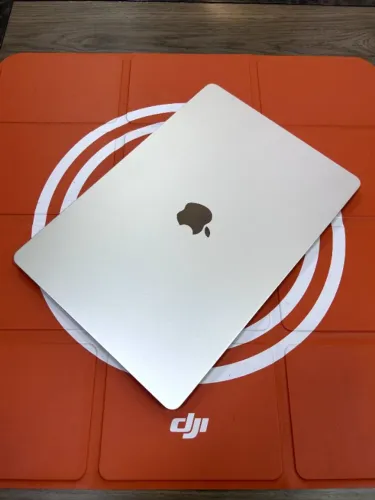 MacBook Air M3 15" - 16GB 256GB Starlight - Bateria 100%
