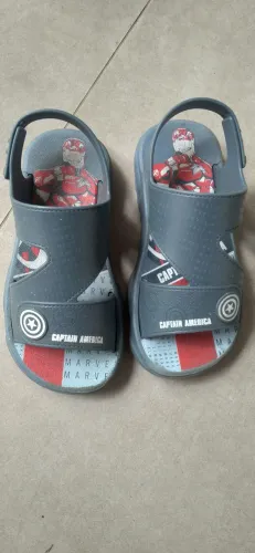 Chinelo Grendene kids Capitão América.