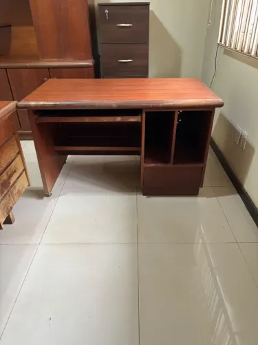Mesa de escritório em madeira
