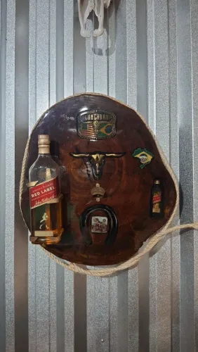 Placa rústica de madeira
