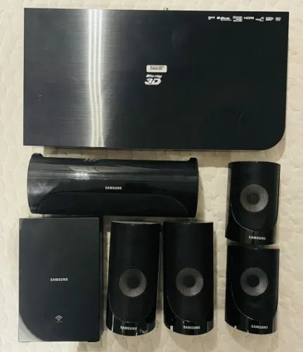 Home Theater 5.1 1000W com leitor de DVD Blu-Ray J5500K - Samsung