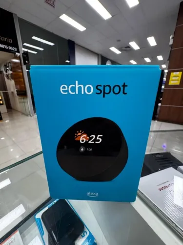 Alexa Echo Spot com visor preta.