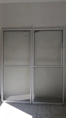 Porta balcão em vidros