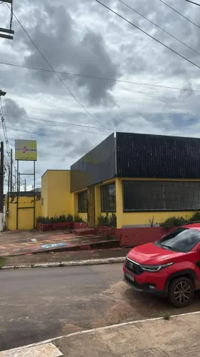 ALUGA-SE IMÓVEL COMERCIAL