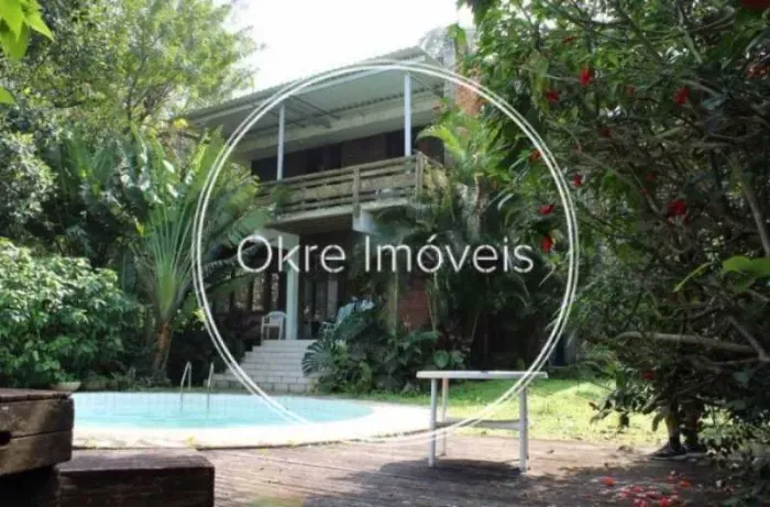 Casa em Condomínio : Duplex / Residencial / São Conrado