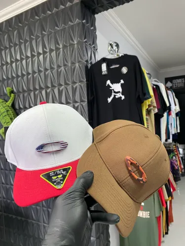 Bonés da oakley