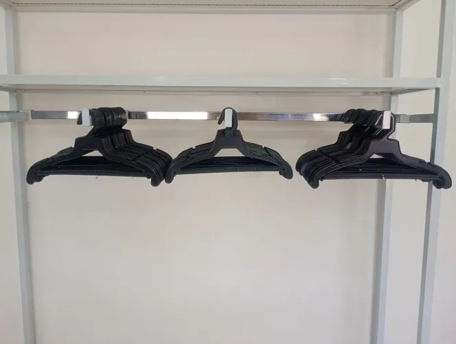 Cabides Preto para Loja de roupas