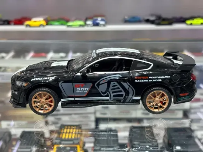 Mustang Shelby GT-500 Preto 1:24 com Luz e Som.