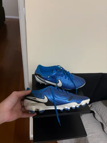 Chuteira Nike Campo Tiempo Legend 10 Academy