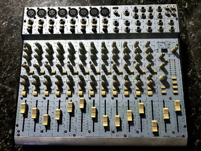 Alesis Multimix 16USB