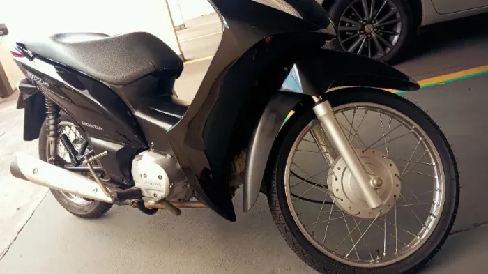 Biz muito nova, dois pneus novos, relação nova. Nada pra fazer. Km baixo pelo ano da moto.
