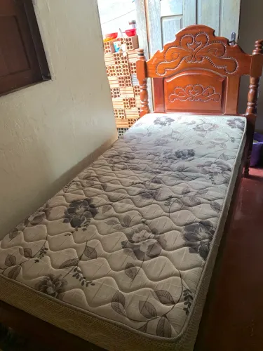 Cama de solteiro com colchão 